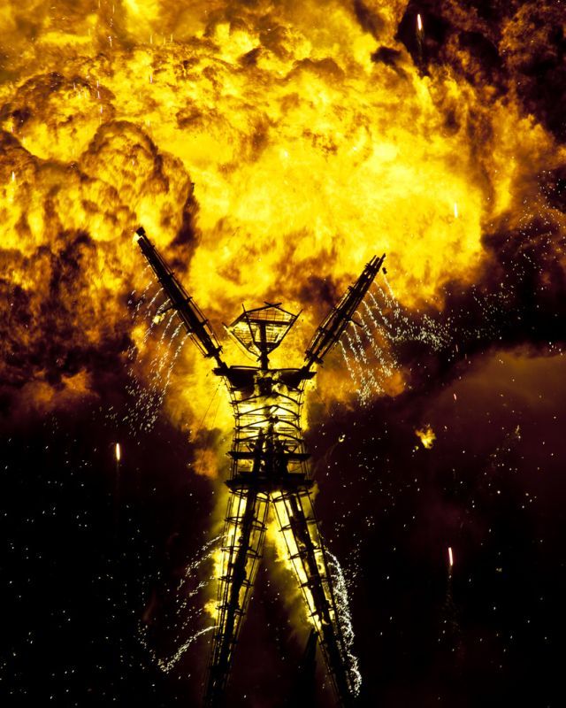 Burning Man Festival 2009 in the Nevada desert (35 pics)
