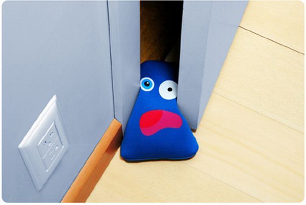 Great creative doorstops (29 pics)