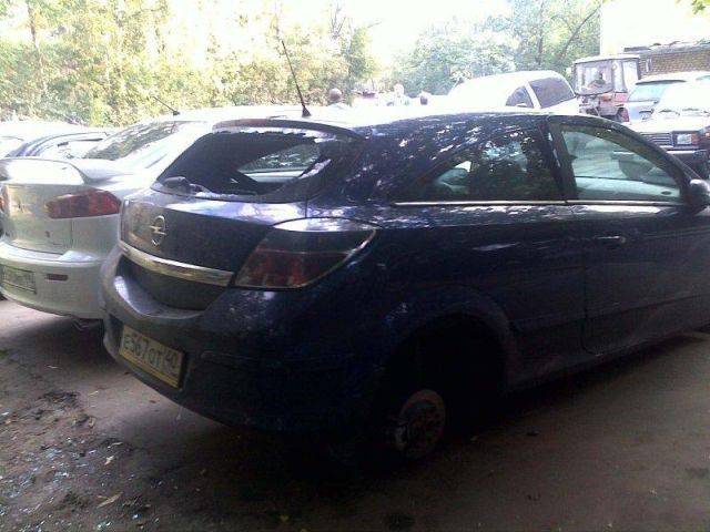 Why you shouldn’t park your car on a paid parking lot in Russia (5 pics)