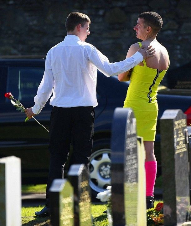 At a friend’s funeral in a woman's dress (5 pics)