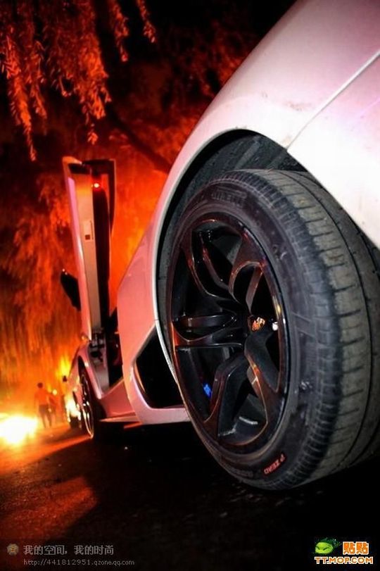 Supercars in China (35 pics)