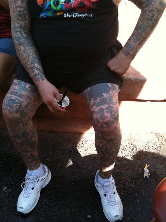 Man with Disneyland cartoons tattoos (15 pics)