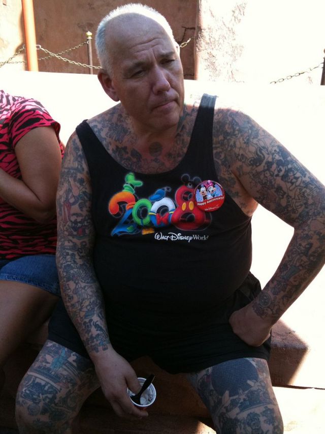 Man with Disneyland cartoons tattoos (15 pics)