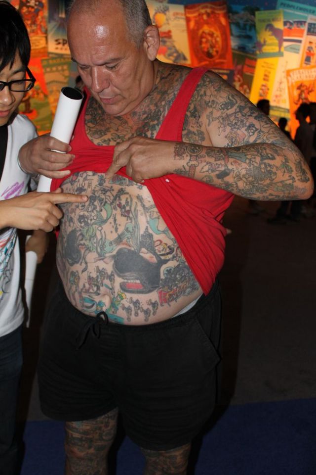 Man with Disneyland cartoons tattoos (15 pics)
