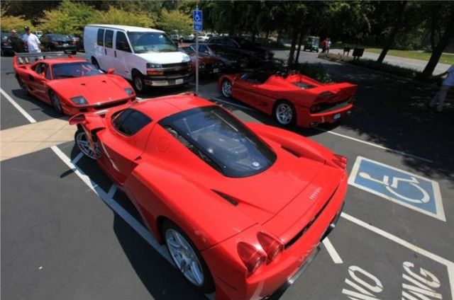 How they park super cars (8 pics)