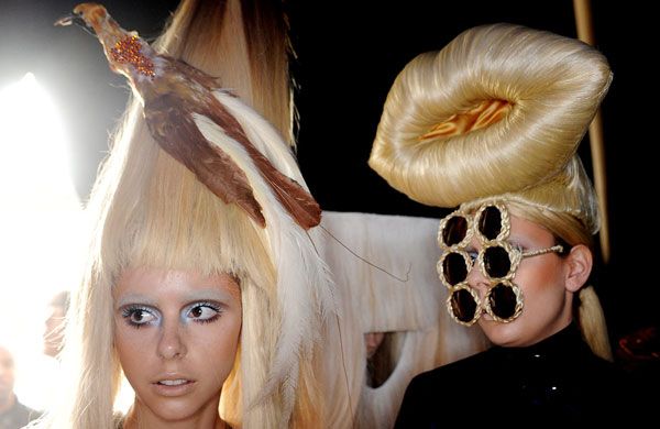 Charlie le Mindu's hairy creations at London fashion week (14 pics)