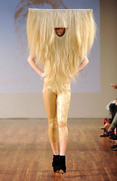 Charlie le Mindu's hairy creations at London fashion week (14 pics)