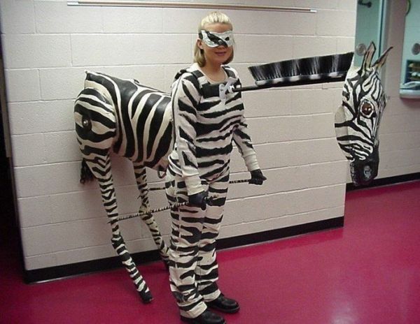 Weird and hilarious Halloween costumes (46 pics)
