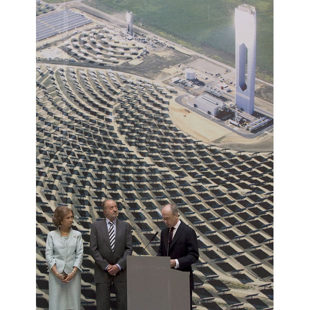 The Solucar solar power plant in Sanlucar la Mayor (10 pics)