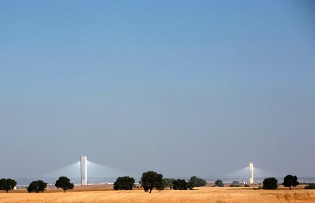 The Solucar solar power plant in Sanlucar la Mayor (10 pics)