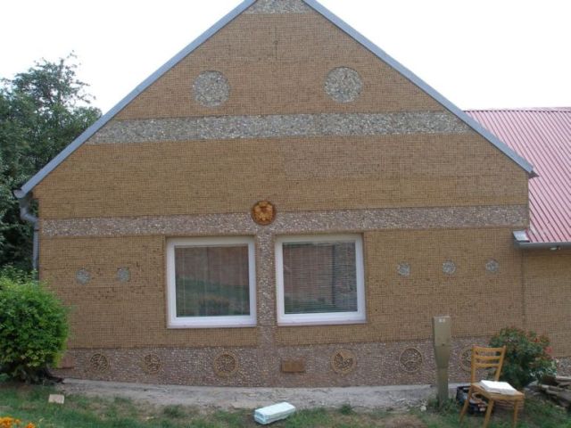 A house made from… Cool! (10 pics)