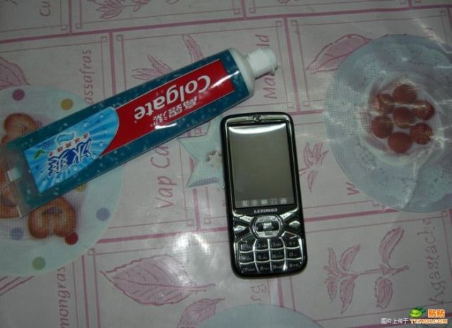 A brief guide to clean your cell phone (11 pics)