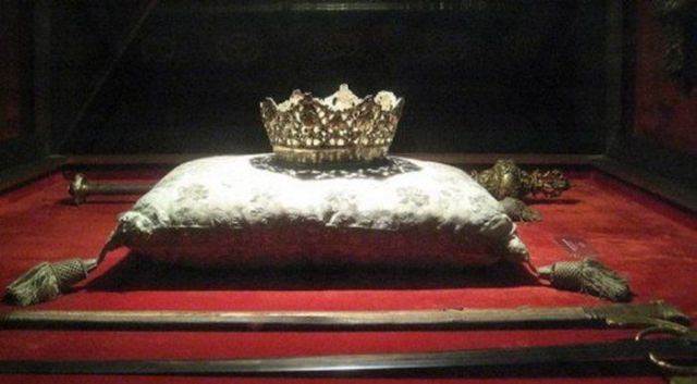 Royal crowns and tiaras (47 pics)
