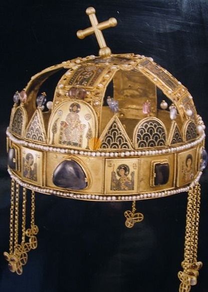 Royal crowns and tiaras (47 pics)