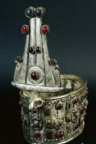 Royal crowns and tiaras (47 pics)