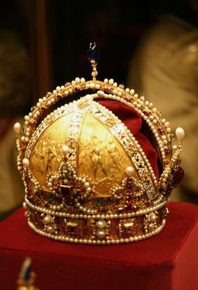 Royal crowns and tiaras (47 pics)