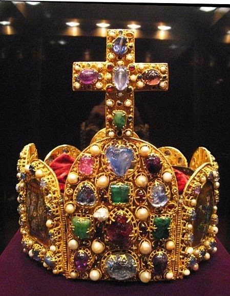 Royal crowns and tiaras (47 pics)
