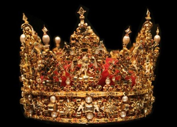 Royal crowns and tiaras (47 pics)