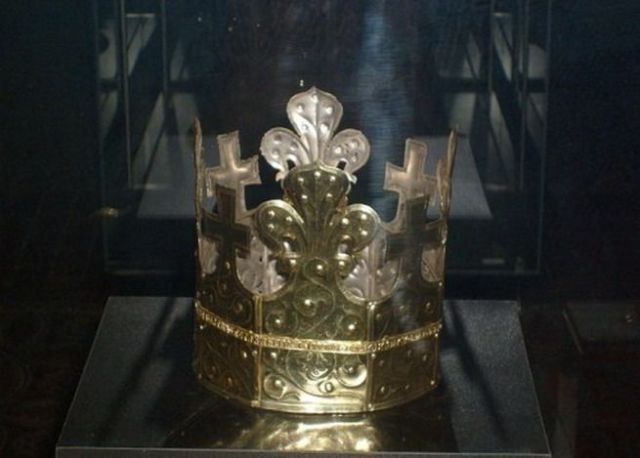 Royal crowns and tiaras (47 pics)