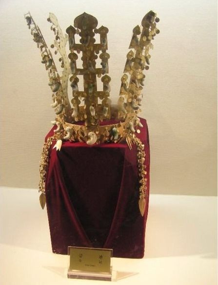 Royal crowns and tiaras (47 pics)