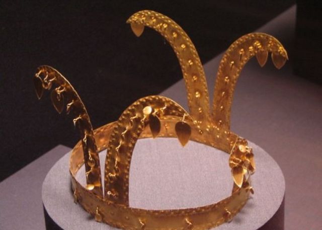 Royal crowns and tiaras (47 pics)