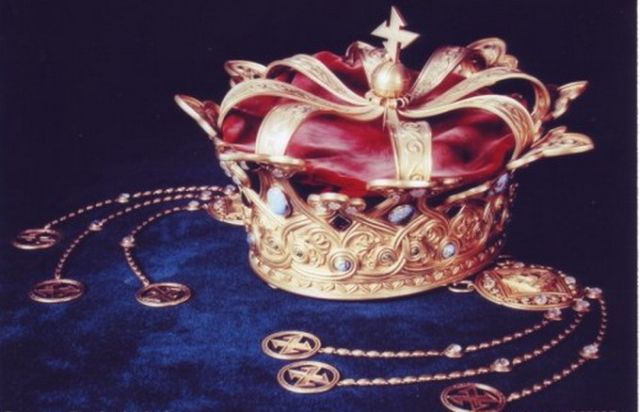 Royal crowns and tiaras (47 pics)