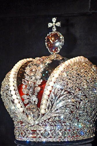 Royal crowns and tiaras (47 pics)