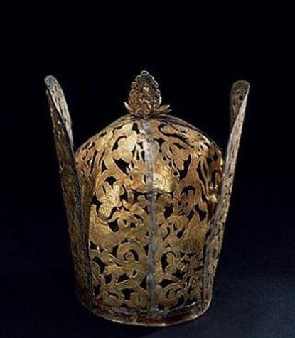 Royal crowns and tiaras (47 pics)