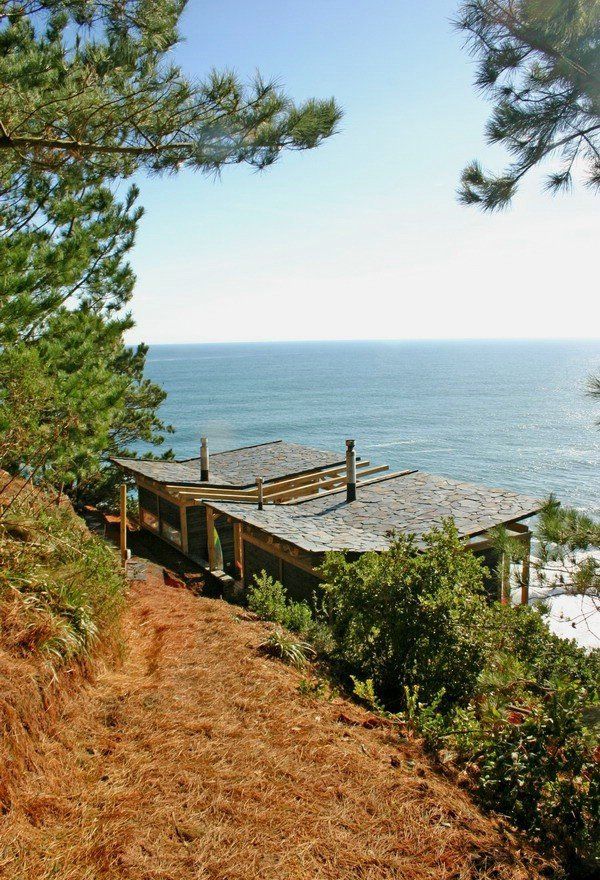 House on the cliff (13 pics)