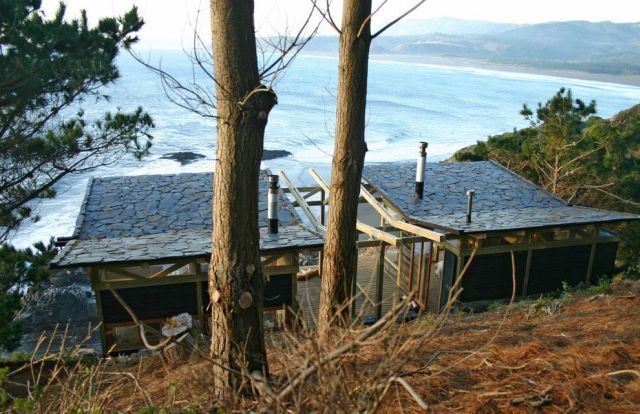 House on the cliff (13 pics)