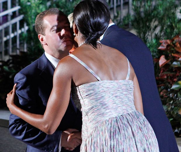 Berlusconi is the only one who won't have Michelle Obama's hugs! (10 pics)