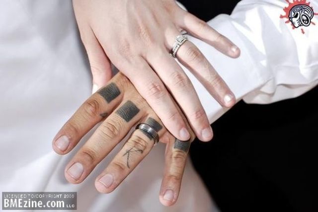 A happy and unusual couple getting married (7 pics)