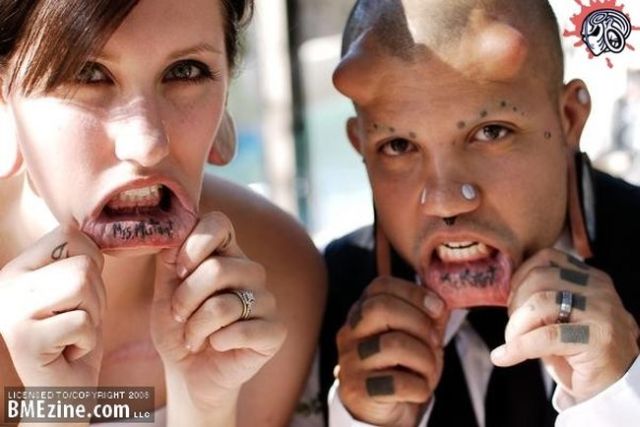 A happy and unusual couple getting married (7 pics)