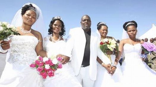 Groom says ‘I do’ four times at once (9 pics)