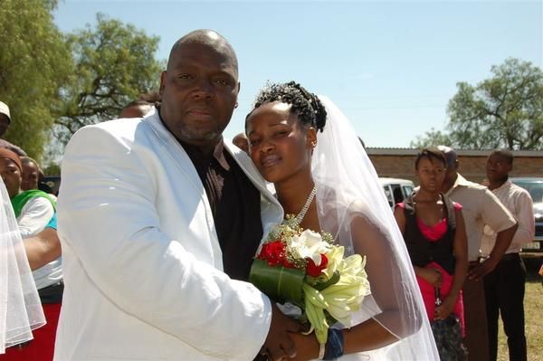 Groom says ‘I do’ four times at once (9 pics)