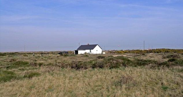 Lovely fisherman’s cottage situated by the sea and… (9 pics)