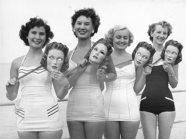 Swimsuits from the past (39 pics)