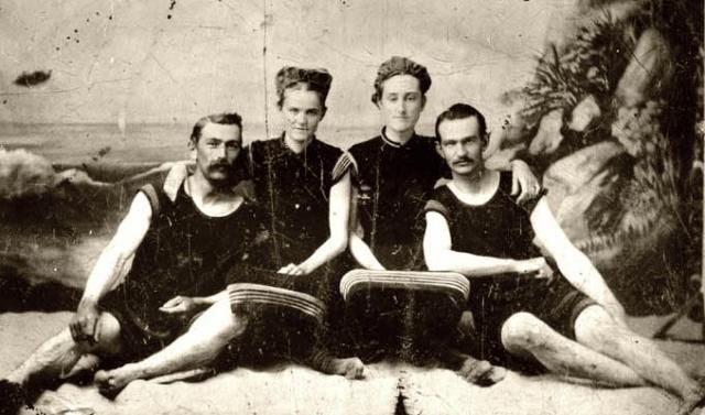 Swimsuits from the past (39 pics)