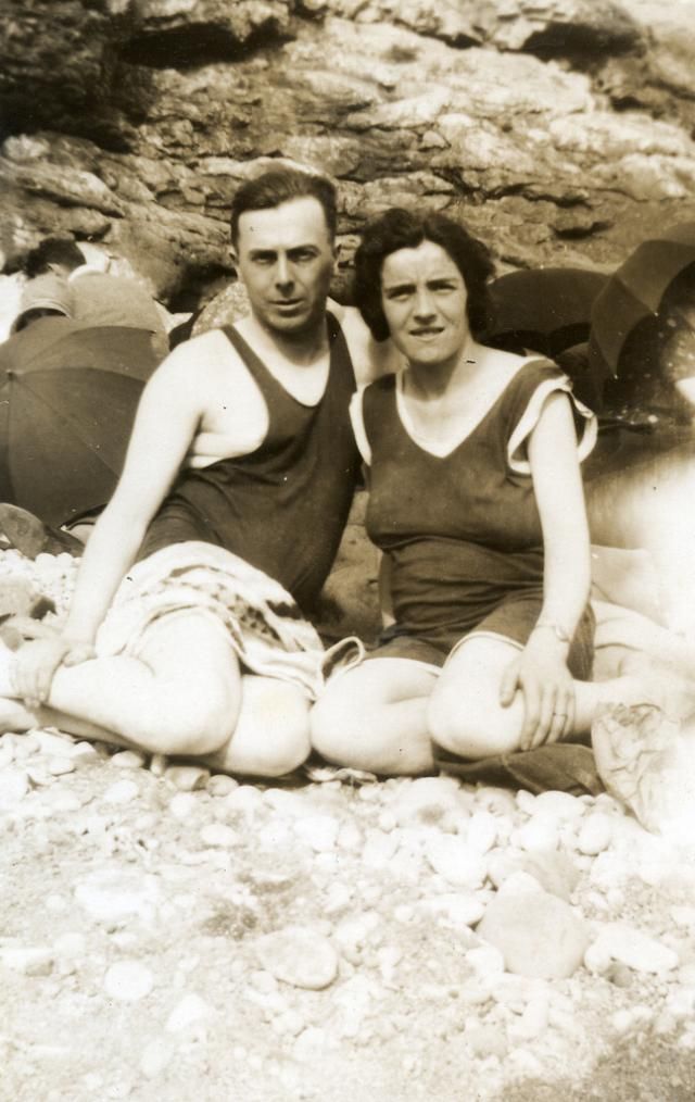 Swimsuits from the past (39 pics)