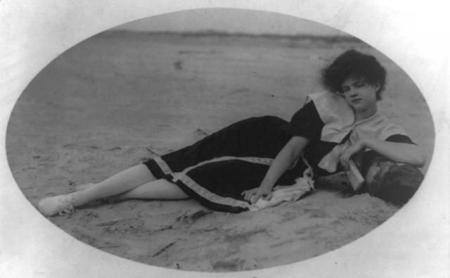 Swimsuits from the past (39 pics)