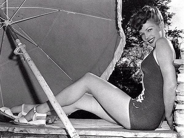 Swimsuits from the past (39 pics)