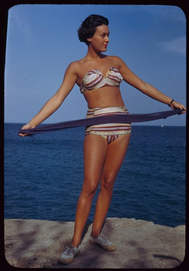 Swimsuits from the past (39 pics)