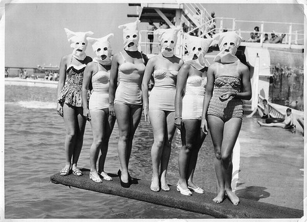 Swimsuits from the past (39 pics)