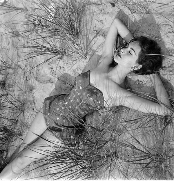 Swimsuits from the past (39 pics)