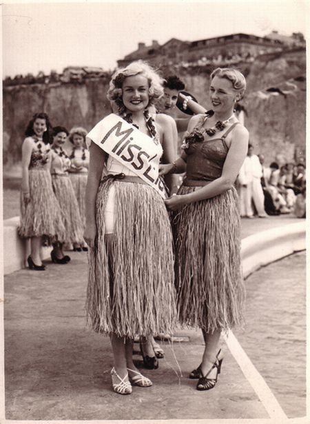 Swimsuits from the past (39 pics)