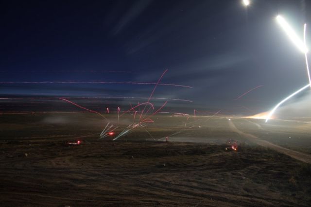 How does a battle look like in the night? (19 pics)