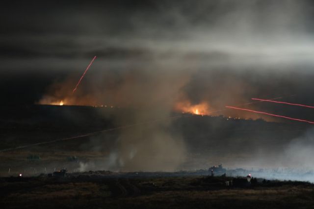 How does a battle look like in the night? (19 pics)