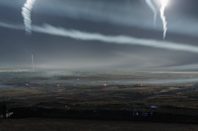 How does a battle look like in the night? (19 pics)