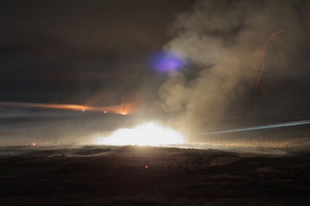 How does a battle look like in the night? (19 pics)