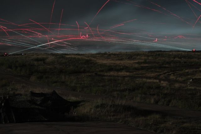 How does a battle look like in the night? (19 pics)